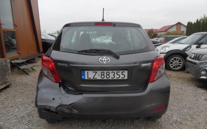 Toyota Yaris cena 9900 przebieg: 298000, rok produkcji 2013 z Lubień Kujawski małe 326